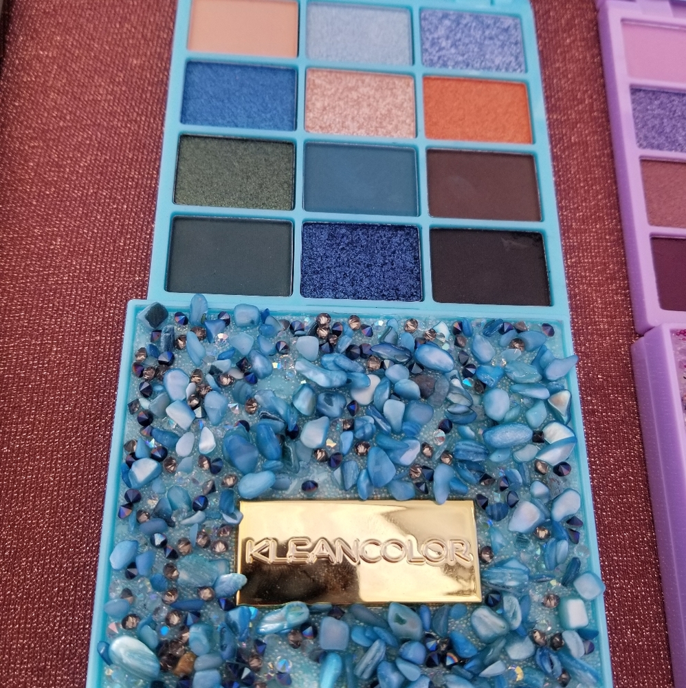 Cosmetics - Picture 2 of 4